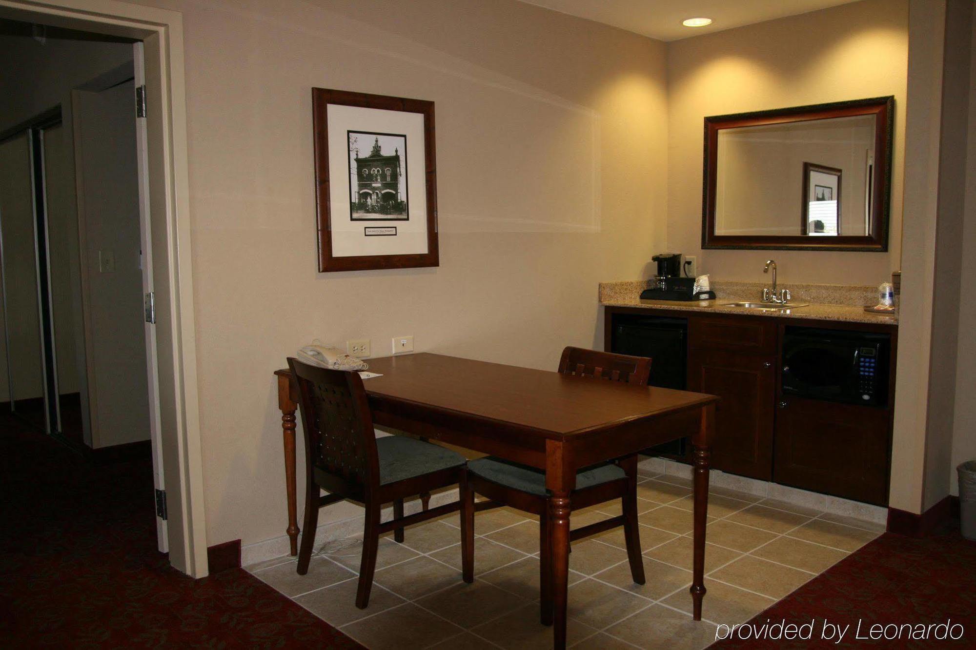 Hampton Inn & Suites Montgomery-Eastchase Room photo